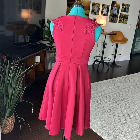 Merlot deep red cocktail dress with lace details size small - Picture 7 of 10